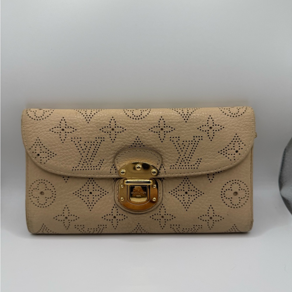 Louis Vuitton LV Long Wallet Beige Mahina TN4190 w/ COA
